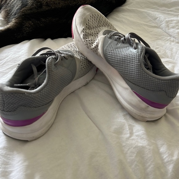 New Balance Shoes - Picture 1 of 4